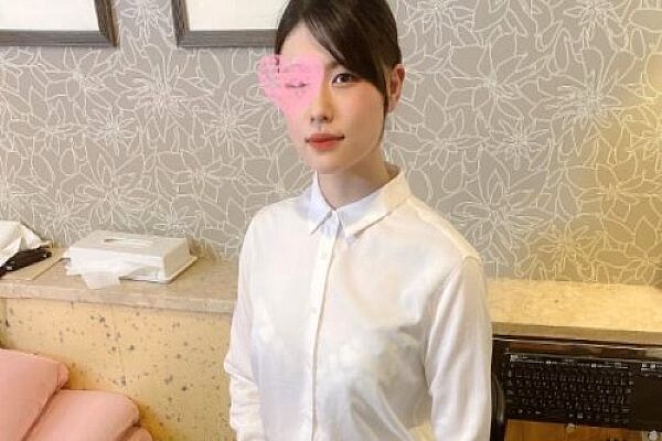 名门大卒の保健室の美人先生。欲望を解放した汗だくセックスでデカクリおマンコに大量中出し＆ねっとり浓厚フェラで黒メガネに大量颜射＆白衣のままびしょ濡れシャワーセックス